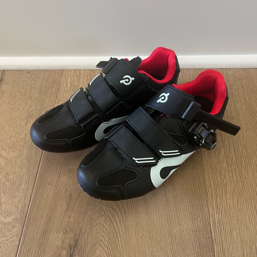 Women’s peloton shoes size 7 (37)